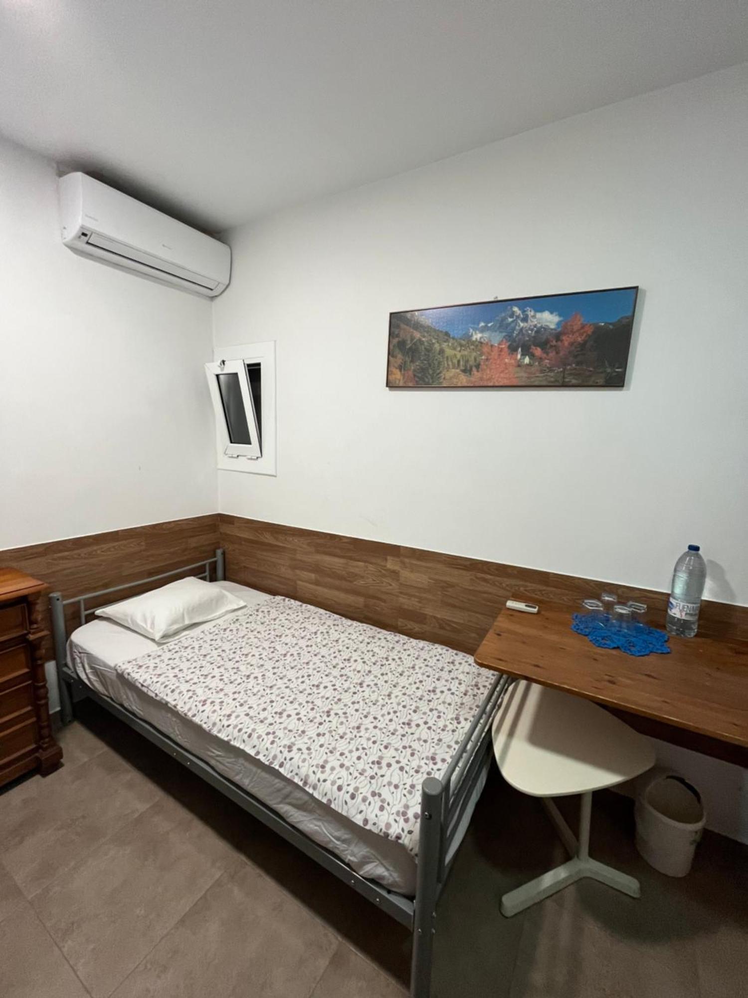 Cozy Room Next To El Prat Airport El Prat de Llobregat Exterior photo